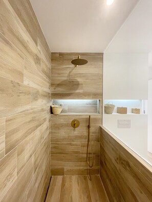 Bathtub, hair dryer, towels