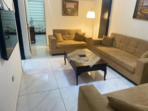 Stay at the heart of Beirut, 10 minutes to Downtown , AUB, Roche and Airport