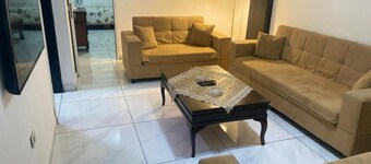 Stay at the heart of Beirut, 10 minutes to Downtown , AUB, Roche and Airport