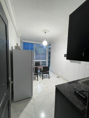 Interior - Stay at the heart of Beirut, 10 minutes to Downtown , AUB, Roche and Airport (Beirut)