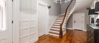 The House On Main-Sleeps 16/ Historic Home/ KHP 11min/ Ark 30min/ Walk Downtown