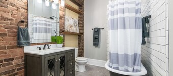 The House On Main-Sleeps 16/ Historic Home/ KHP 11min/ Ark 30min/ Walk Downtown