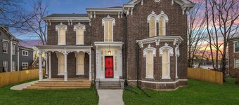 The House On Main-Sleeps 16/ Historic Home/ KHP 11min/ Ark 30min/ Walk Downtown