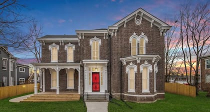 The House On Main-Sleeps 16/ Historic Home/ KHP 11min/ Ark 30min/ Walk Downtown