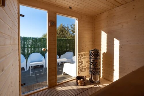 HOUSE Serenity: with Sauna & Jacuzzi