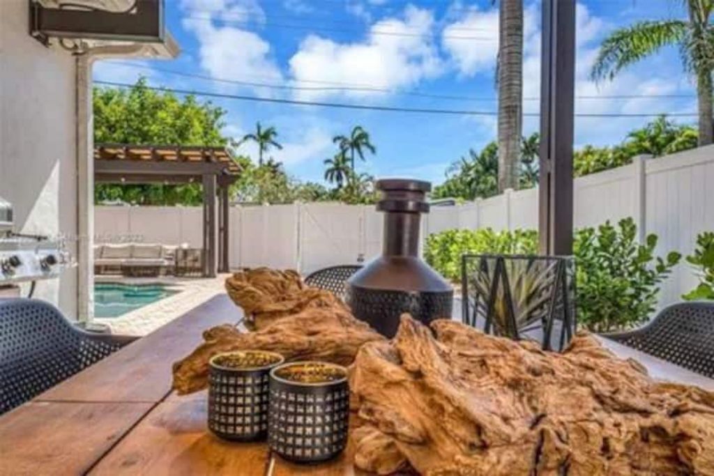 Outdoor dining