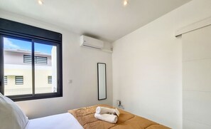 1 slaapkamer, een strijkplank/strijkijzer, gratis wifi, beddengoed