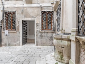 House | 1 bedroom