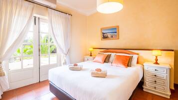 4 Schlafzimmer, Zimmersafe, Bügeleisen/Bügelbrett, kostenloses WLAN