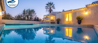 CHARMING VILLA WITH PRIVATE HEATABLE POOL, A/C, WI-FI AND BBQ