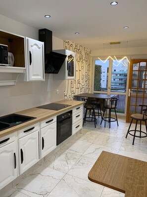 Kochgeschirr/Geschirr/Besteck