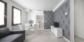 2 bedrooms - San Marco Style Canal View Apt 1 by Wonderful Italy (Venice)
