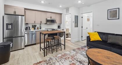 Brookland Unit : Close to Coffee | Shops