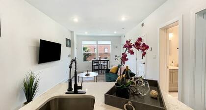 Capitol Hill Scenic Unit with Bright City Views