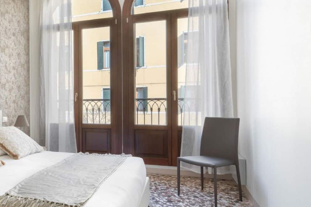 Accademia Charm 2 2 by Wonderful Italy