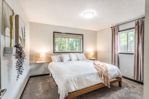 5 Schlafzimmer, Schreibtisch, Bügeleisen/Bügelbrett, Reisekinderbett