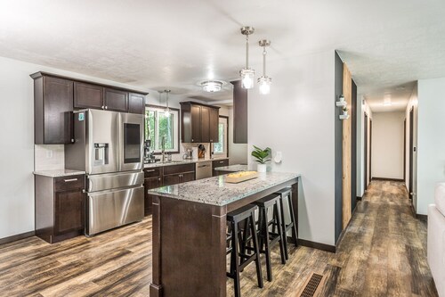 Cozy Modern Spa ~ Family Fun meets Serene Luxury