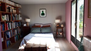 4 chambres, fer et planche à repasser, accès au Wi-Fi (inclus)