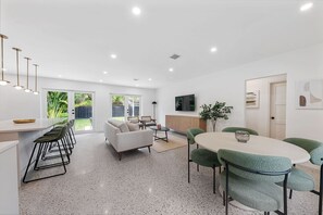 Dining - New! Luxury Home in Old Northwood, West Palm Beach - Close to Beach-Town-Sites! (West Palm Beach)