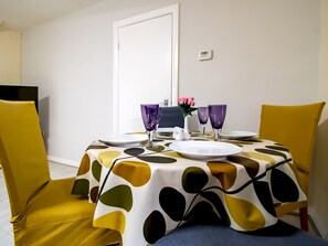 Dining - Spacious Well Equipped Flat - Pass the Keys (Newcastle)