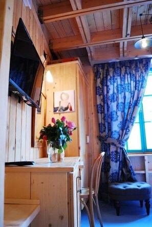 City Room, 1 Double Bed, Non Smoking, City View - 101 | Desk, laptop workspace, free WiFi - Hotel London (Tirana)