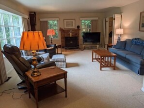 Living area - William & Main - Family Home in Downtown Leland! (Leland)
