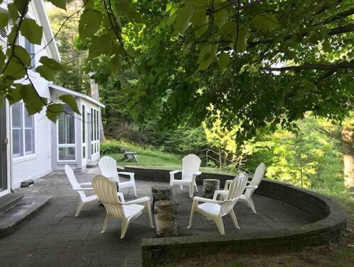 Blue Moon Cottage - Omena Bay Waterfront!