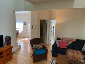 Living area - The Heron Cottage (Northport)