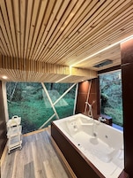 Panoramic Suite | Bathroom | Separate tub and shower, jetted tub, rainfall showerhead, hair dryer