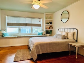 4 bedrooms, desk, free WiFi, bed sheets