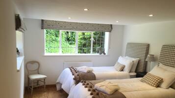 3 makuuhuonetta, silitysrauta/-lauta, Wi-Fi, vuodevaatteet