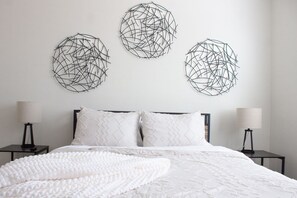 2 slaapkamers, een strijkplank/strijkijzer, wifi, beddengoed