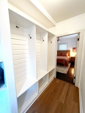 3 bedrooms, desk, iron/ironing board, travel crib