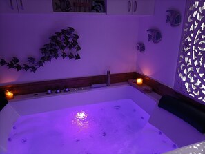 Hair dryer, towels, soap, toilet paper - Appartement Cosy Avec Option SPA (Saint-Saturnin-lès-Avignon)