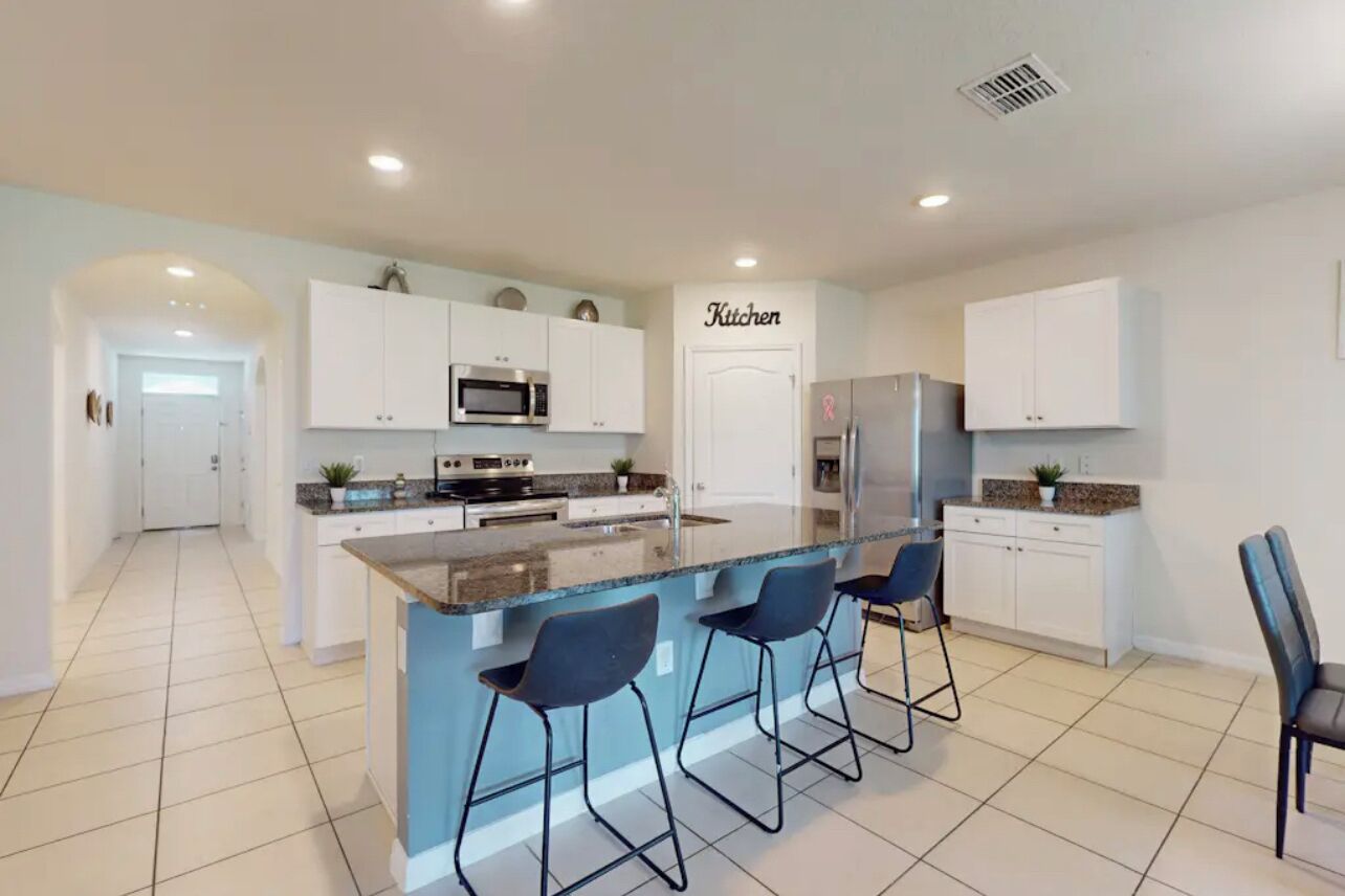 Coffee/tea maker, microwave, stovetop, dishwasher