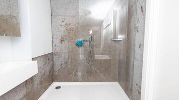 Apartment | Bathroom | Shower, towels