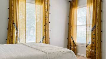 3 makuuhuonetta, silitysrauta/-lauta, ilmainen Wi-Fi, vuodevaatteet