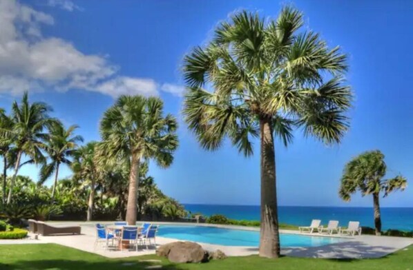 Pool - Villa Shangri-La-Luxury oceanfront Vacation villa (Cabarete)