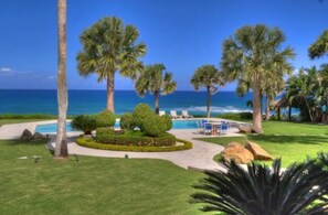 Property grounds - Villa Shangri-La-Luxury oceanfront Vacation villa (Cabarete)