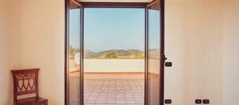 10P 6B Villa with swimming pool in Italian countryside