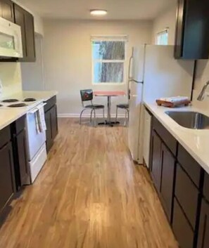 Private kitchen - Campus Cottage (Corvallis)