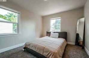 1 bedroom, WiFi, bed sheets - Campus Cottage (Corvallis)