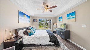 4 bedrooms, desk, iron/ironing board, travel cot - Serene 4BR Lakeside Retreat - Fire Pit & Comm Pool (Brandon)