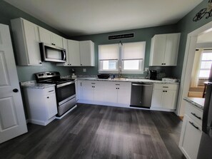 Fridge, microwave, oven, stovetop - 2 story cozy home. Walk to downtown Bangor and Brewer. Safe quiet neighborhood
 (Brewer)