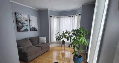 2 story cozy home. Walk to downtown Bangor and Brewer. Safe quiet neighborhood