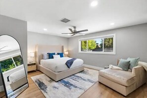 4 bedrooms, iron/ironing board, free WiFi, bed sheets - Luxury Pool House mins to ASU with BBQ + Bar, 4 bedrooms, 3 bathrooms Sleeps 10  (Tempe)