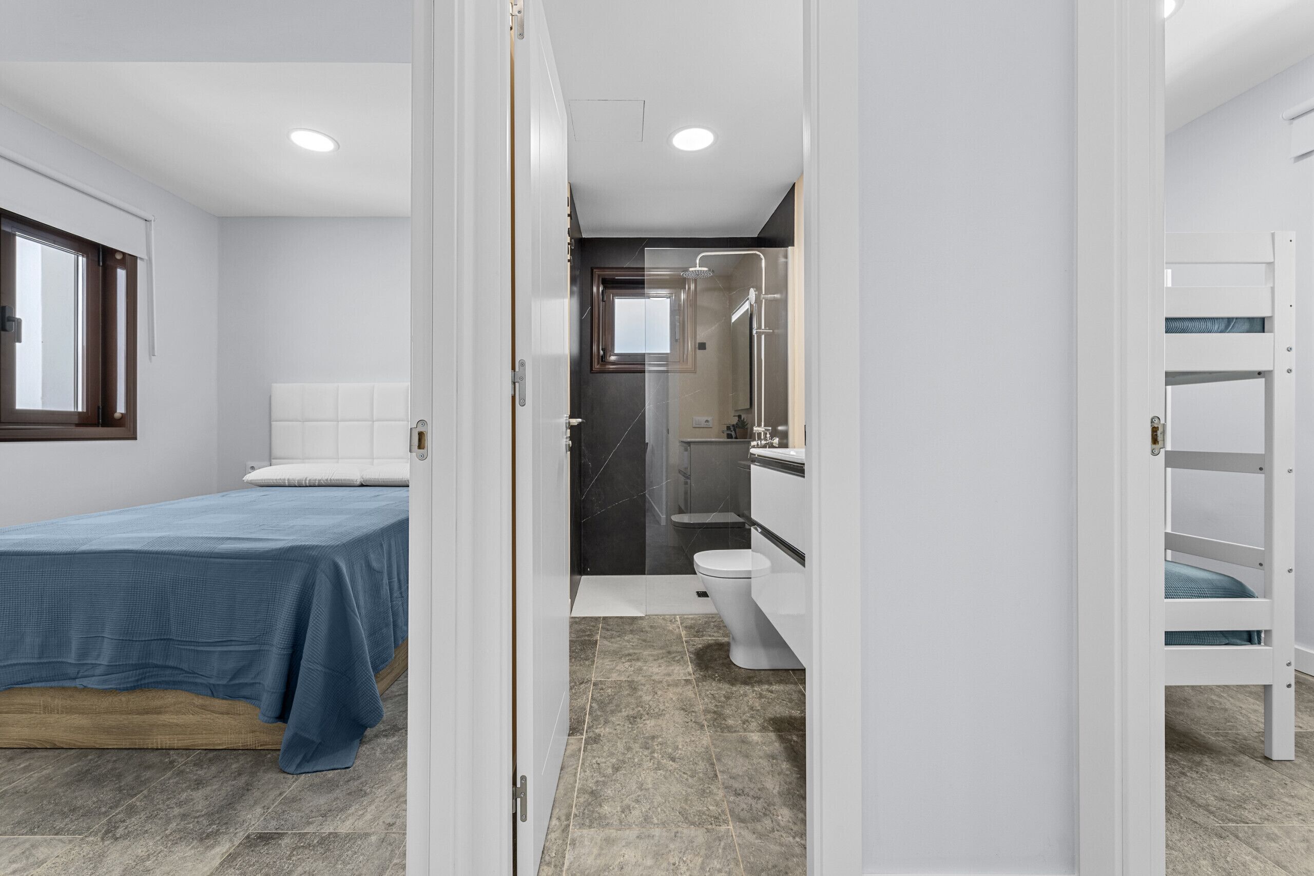 2 dormitorios, tabla de planchar con plancha, wifi gratis y ropa de cama