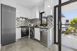 Fridge, microwave, coffee/tea maker, electric kettle - Village House | Apartment in Lanzarote - Spain (Puerto del Carmen)