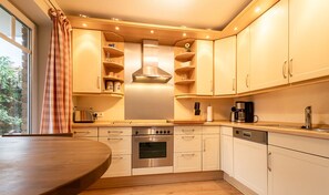 Kühlschrank, Ofen, Herdplatte, Geschirrspüler