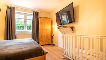 2 Schlafzimmer, Reisekinderbett, kostenloses WLAN